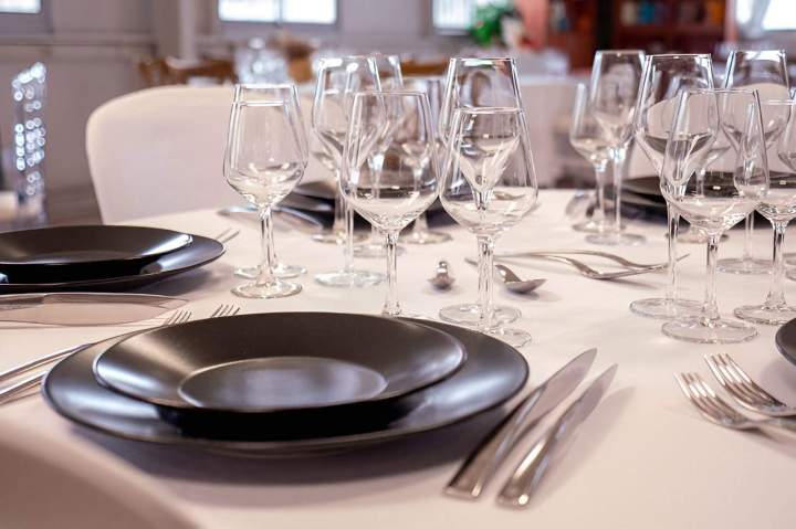 Assiettes et couverts Brive-la-Gaillarde
